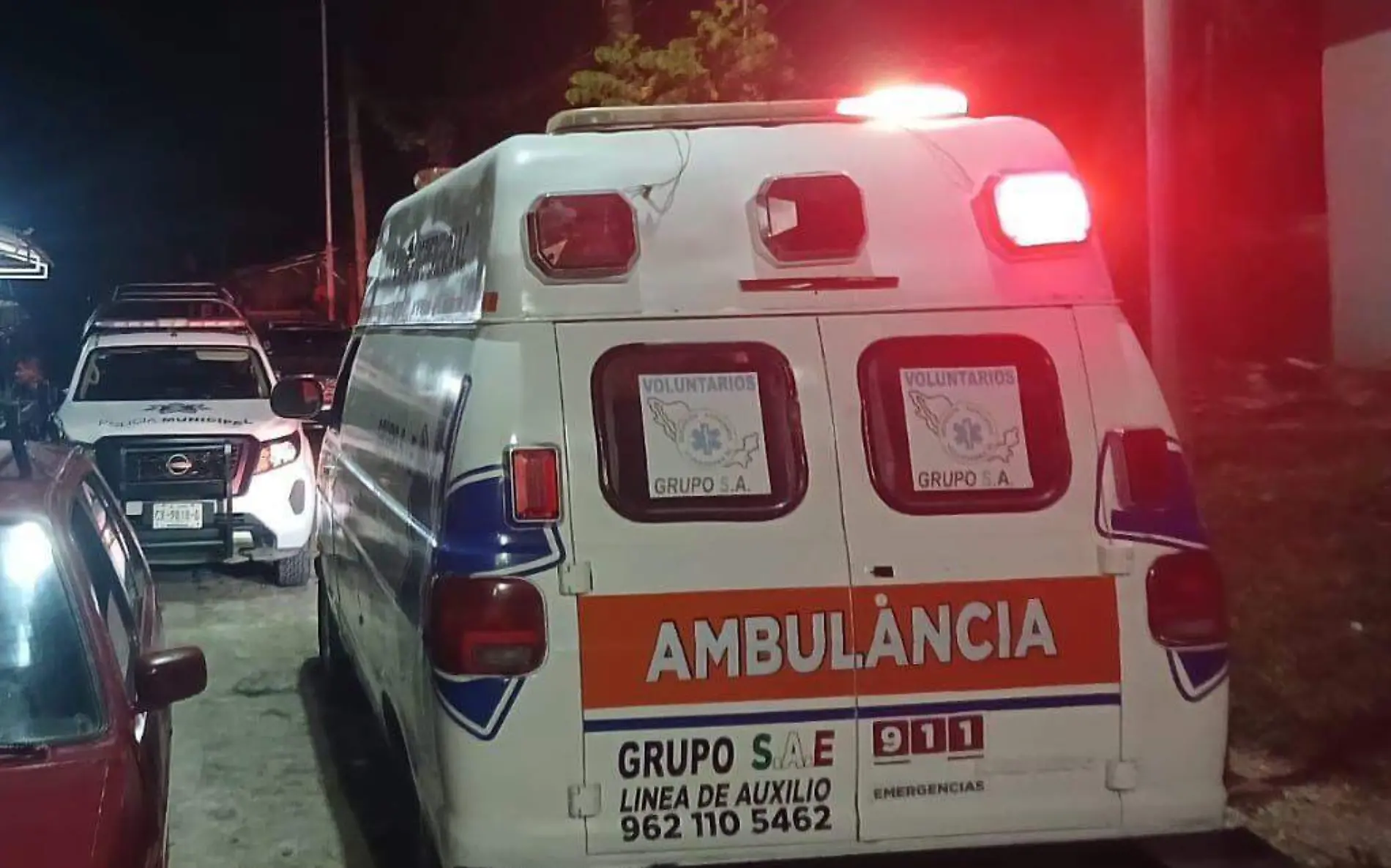 ambulancia y patrulla